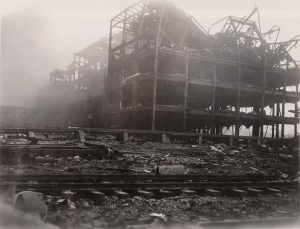 Il disastro di Texas City, foto dell'epoca: lo scheletro di un palazzo distrutto