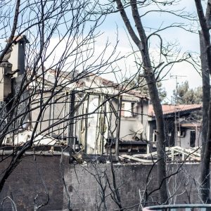 Case colpite dagli incendi dell'attica del 2018