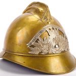 Un vecchio casco dei sapeurs-pompiers de Paris, i pompieri parigini