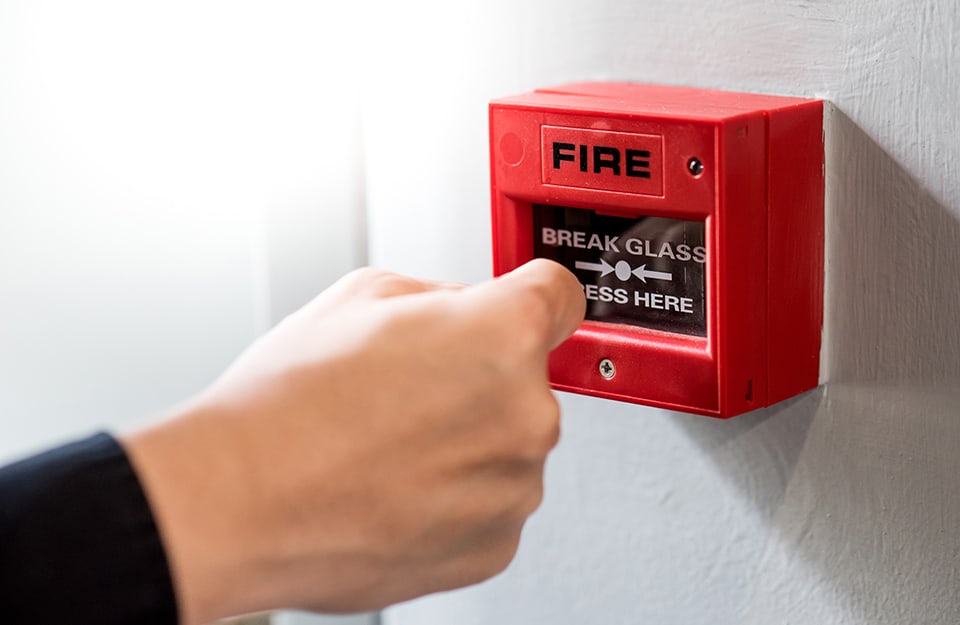 Le prime tre regole in caso di incendio in casa