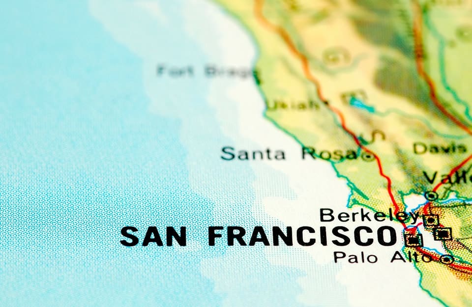 Dettaglio di una mappa della California con in primo piano San Francisco
