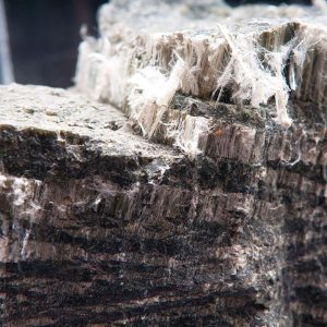 Frammento di minerale di amianto, o asbesto