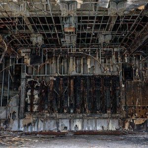 Rovine di un vecchio teatro incendiato