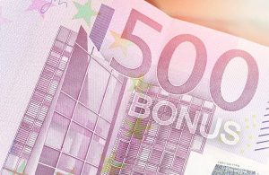 Banconota da 500 Euro con su stampata la parola "bonus"