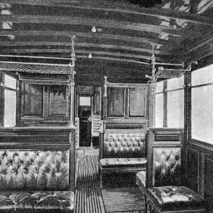 Antica fotografia del 1900 che mostra l'interno di una carrozza di prima classe della metropolitana di Parigi