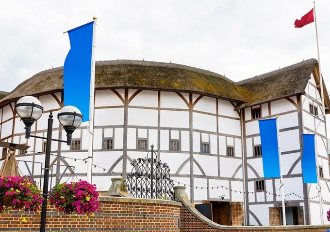 Esterno dello Shakespeare's Globe di Londra, una ricostruzione dell'originale Globe Theatre di Shakespeare del '600