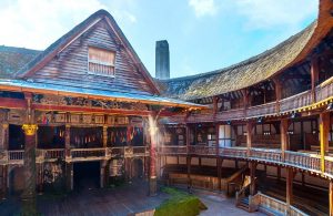 L'interno dello Shakespeare's Globe di Londra, una ricostruzione dell'originale Globe Theatre di Shakespeare del '600