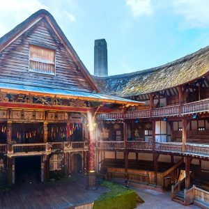 L'interno dello Shakespeare's Globe di Londra, una ricostruzione dell'originale Globe Theatre di Shakespeare del '600