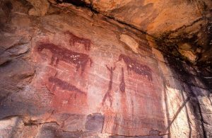 Arte rupestre nelle grotte rinvenute nel villaggio di Villar del Humo, in Spagna