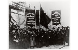 Le proteste per le strade di New York dopo l'incendio del 1911 alla Triangle Shirtwaist Company