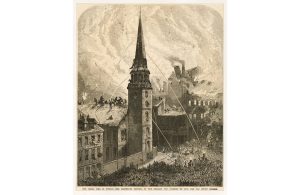 Un'incisione dell'epoca mostra il disperato tentativo dei pompieri di salvare la Old South Church durante l'incendio di Boston del 1872