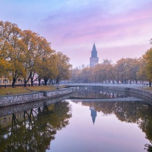 Vista della città di Turku dal fiume