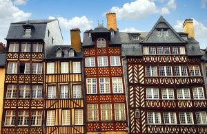 Alcune delle tipiche case medievali di Rennes, scampate all'incendio del 1720
