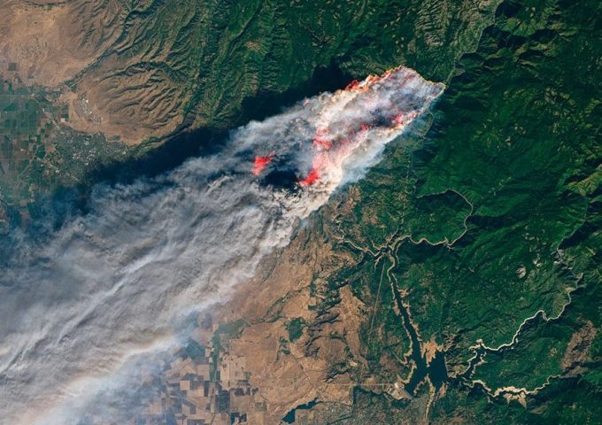 Vista da satellite del Camp Fire, l'incendo che nel 2018 ha distrutto migliaia di ettari nel nord della California