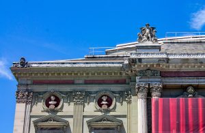 Dettaglio degli ornamenti sulla facciata del Grand Théâtre di Ginevra