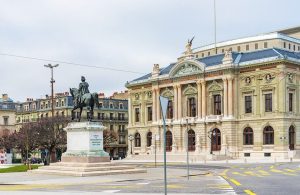 La piazza sulla quale si affaccia il Grand Théâtre di Ginevra