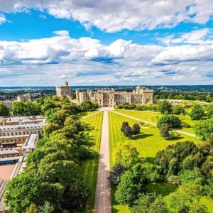 Il castello di Windsor visto da lontano e dall'alto