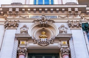 Dettaglio di una delle facciate del Teatro dell'Opera di Nizza