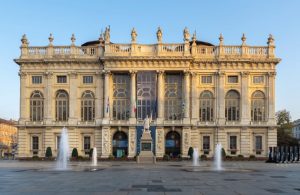 Vista dall'esterno di Palazzo Madama, esempio di barocco piemontese in centro a Torino